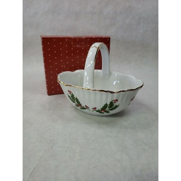 1987 Macy's All the Trimmings Holly Berry Gold Trim Christmas Bon Bon Basket - Picture 1 of 8